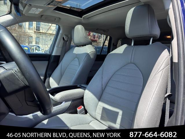 used 2022 Toyota Highlander car, priced at $34,500
