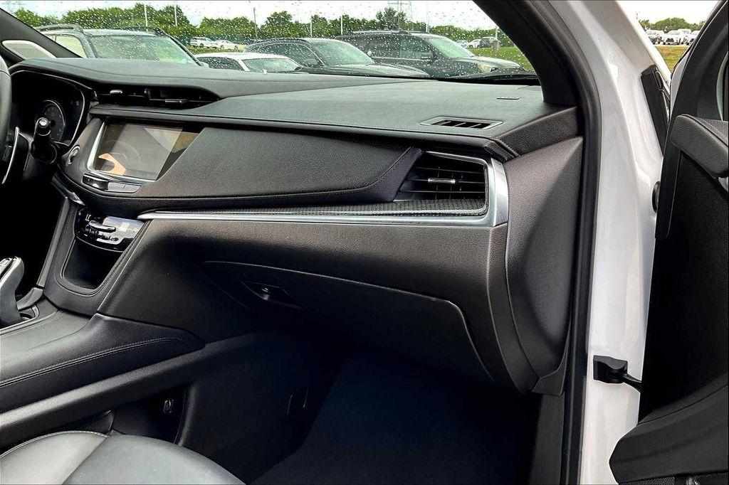 used 2022 Cadillac XT5 car, priced at $35,859