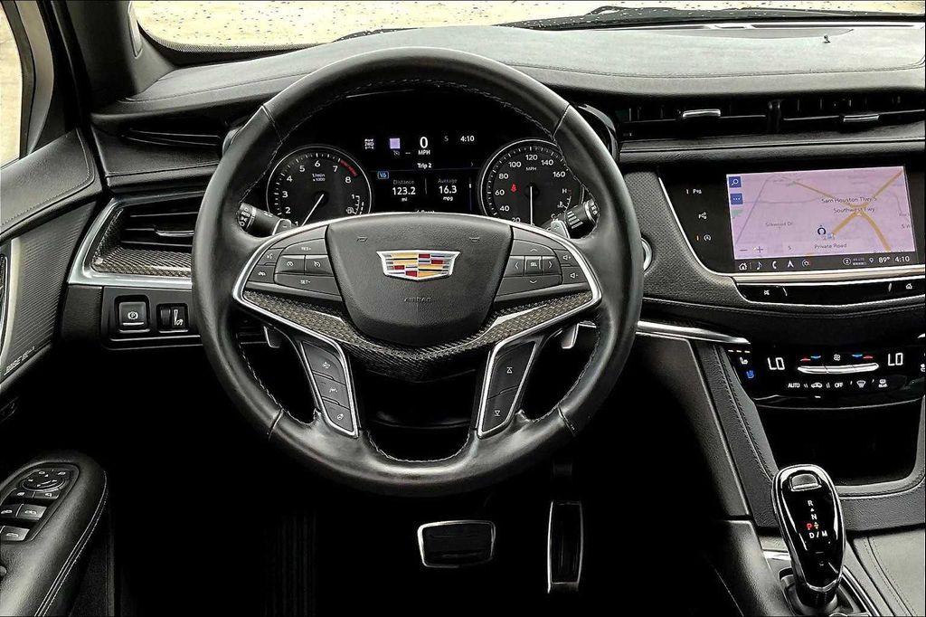 used 2022 Cadillac XT5 car, priced at $35,859