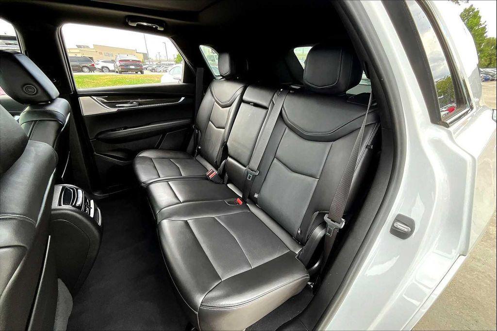 used 2022 Cadillac XT5 car, priced at $35,859