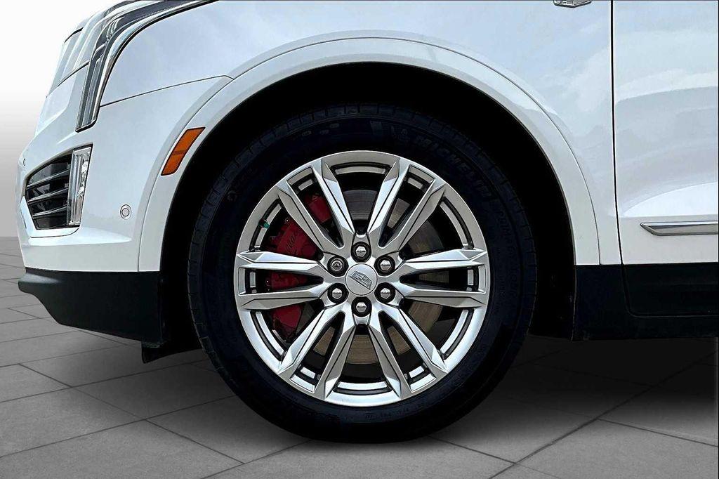 used 2022 Cadillac XT5 car, priced at $35,859