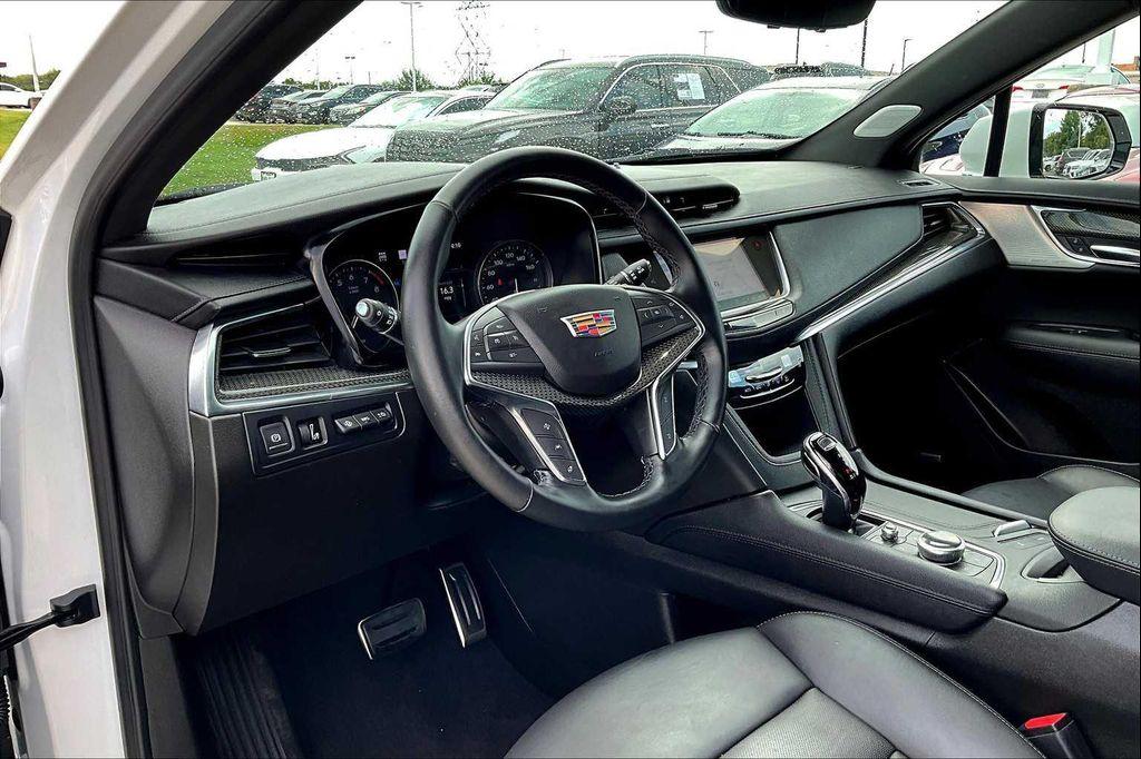 used 2022 Cadillac XT5 car, priced at $35,859