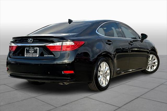 used 2015 Lexus ES 300h car, priced at $15,438