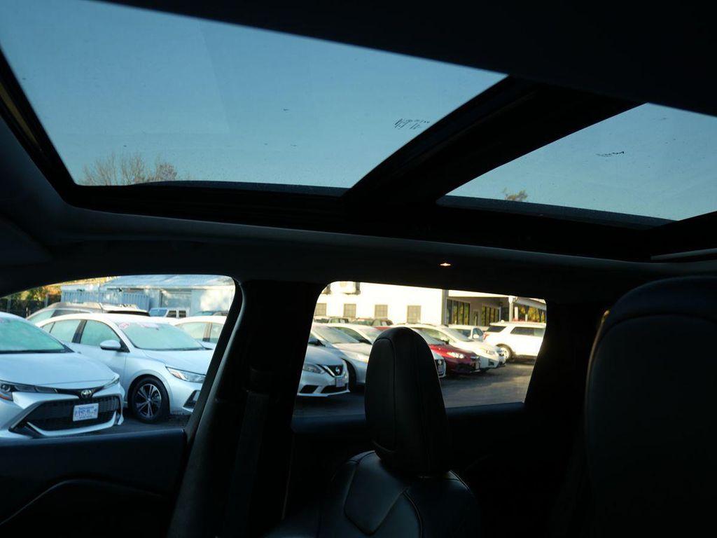 used 2020 Jeep Cherokee car, priced at $18,995