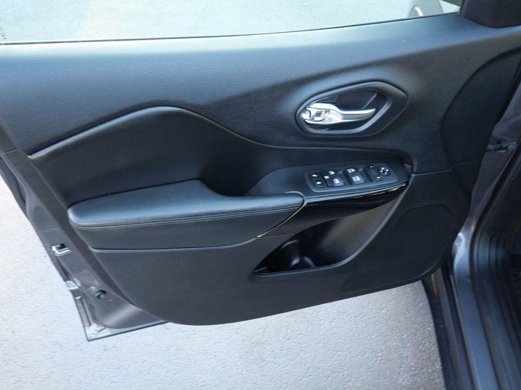 used 2020 Jeep Cherokee car, priced at $18,995