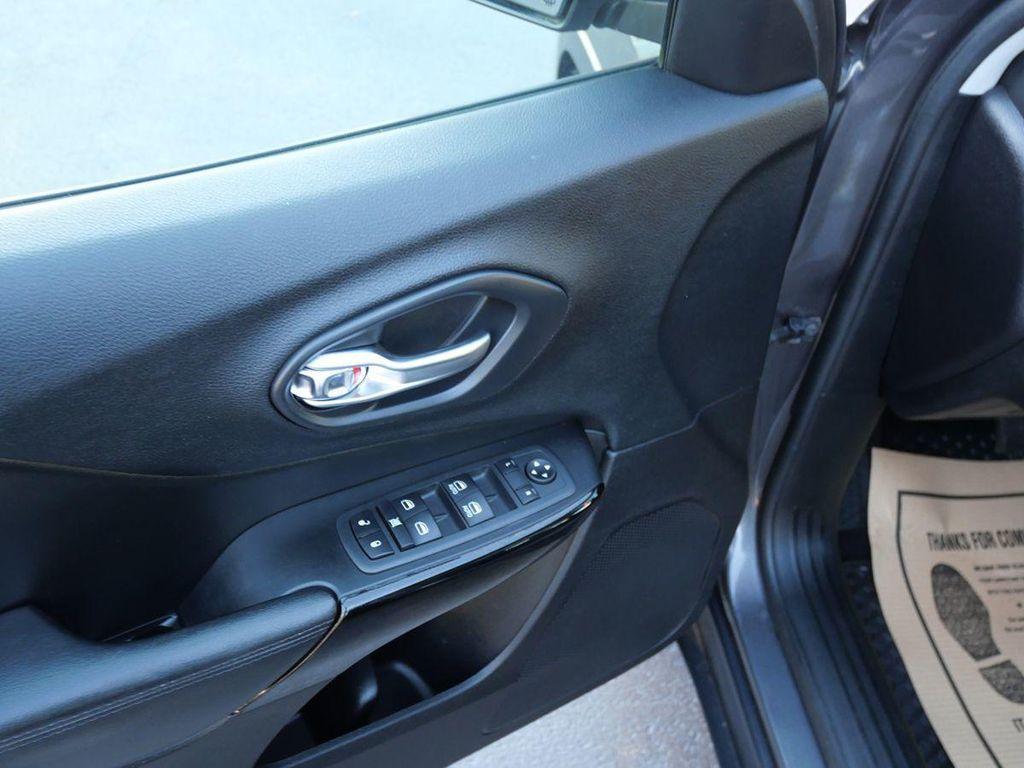 used 2020 Jeep Cherokee car, priced at $18,995