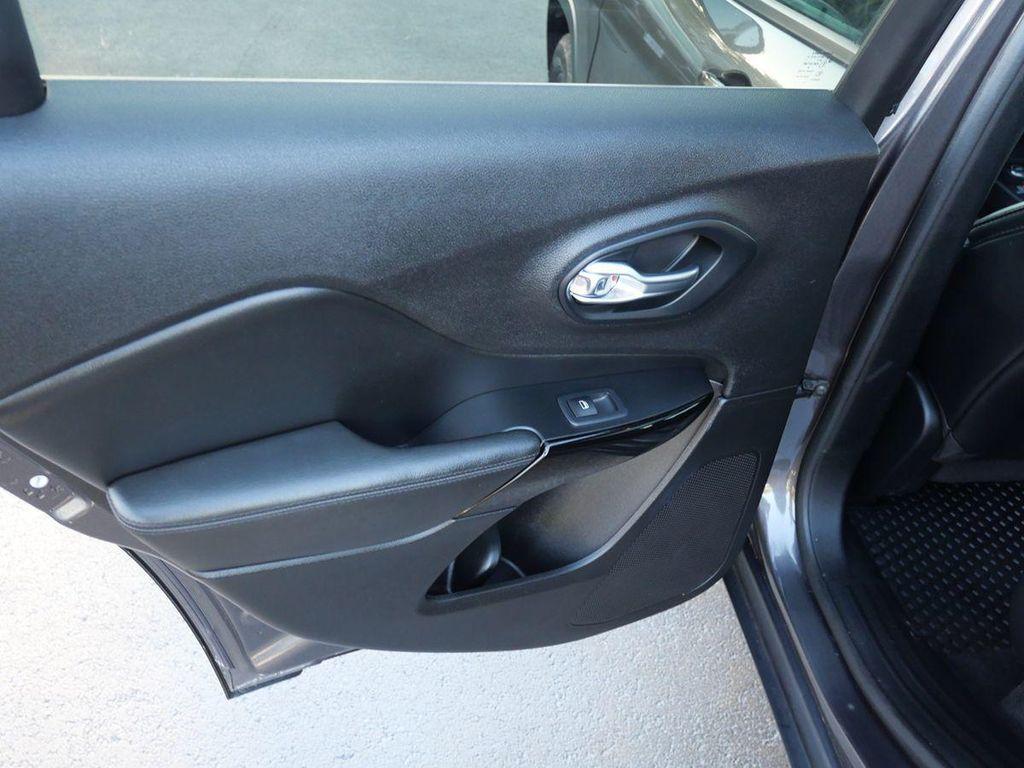 used 2020 Jeep Cherokee car, priced at $18,995