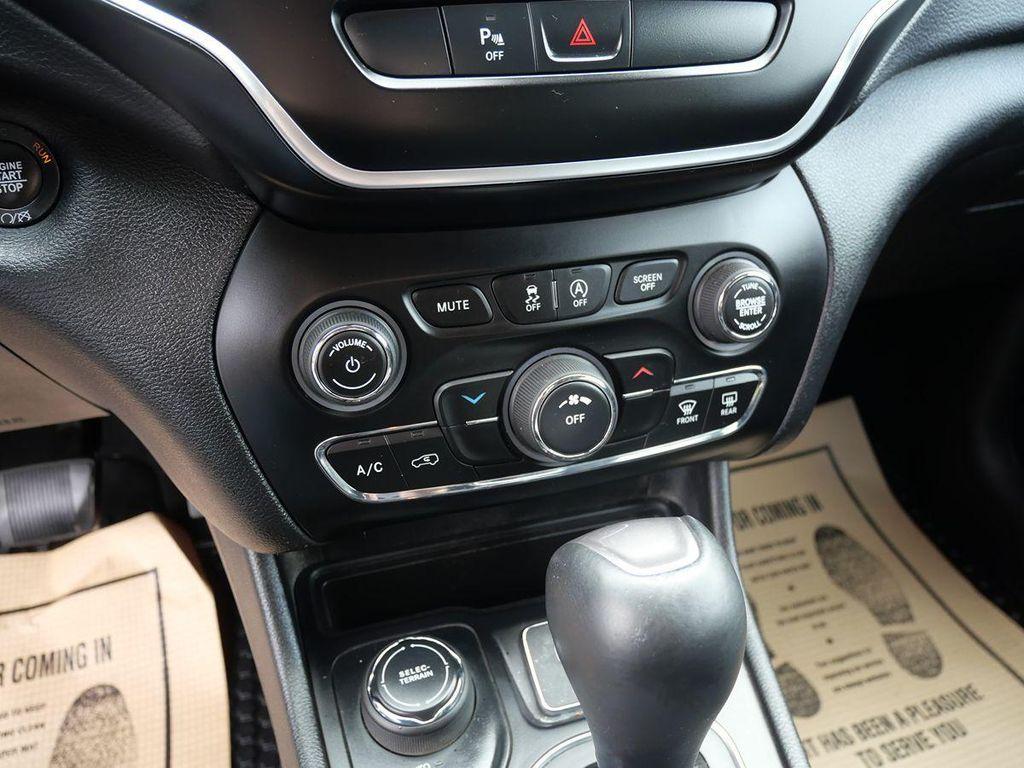 used 2019 Jeep Cherokee car, priced at $15,995