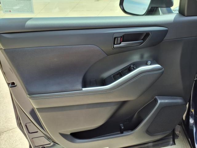 used 2023 Toyota Highlander car, priced at $33,999