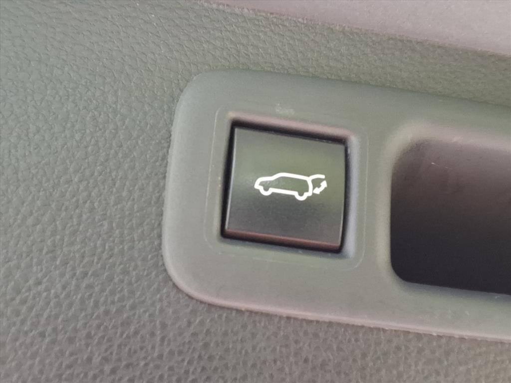 used 2023 Toyota Highlander car, priced at $37,999