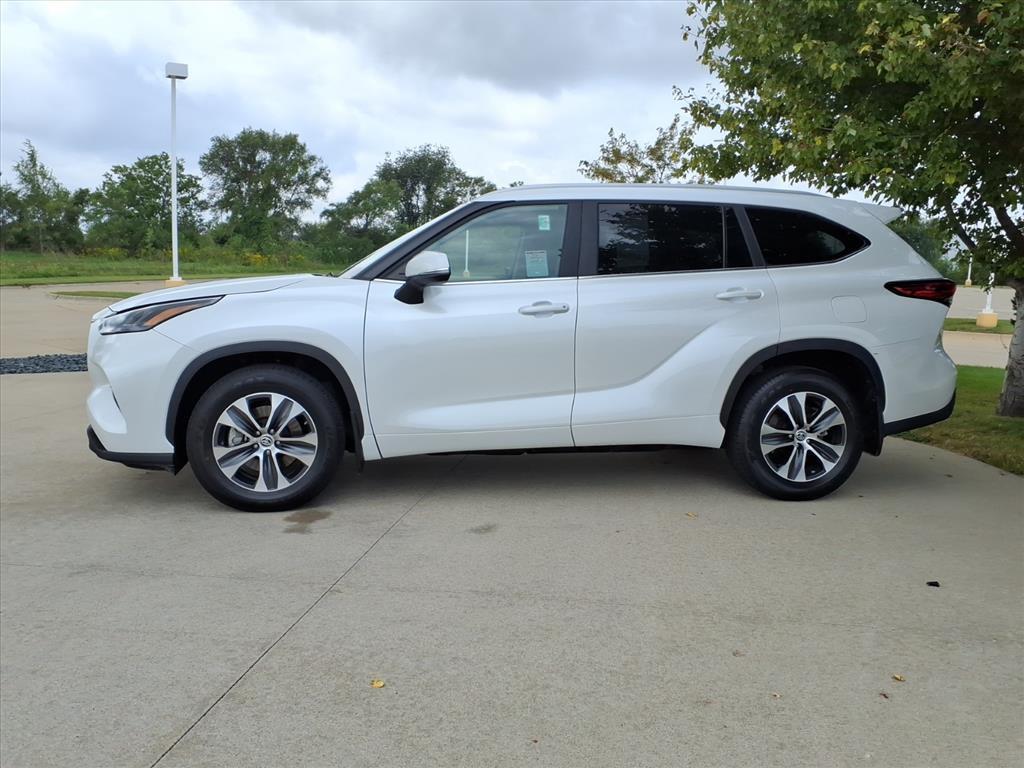 used 2023 Toyota Highlander car, priced at $37,999