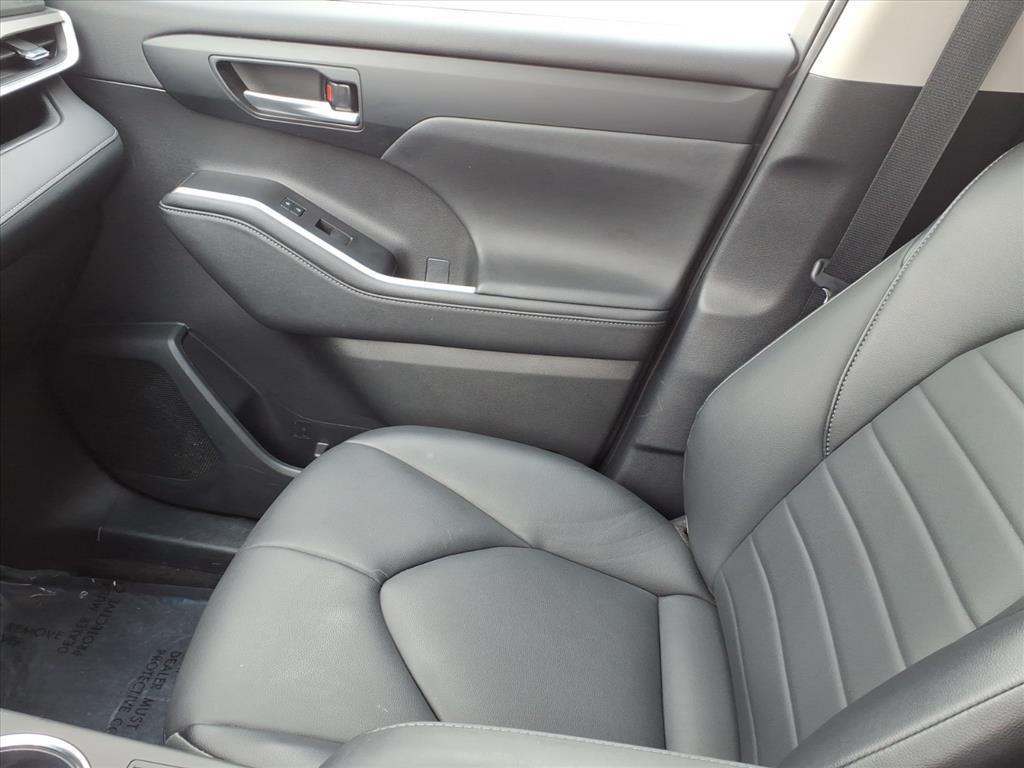 used 2023 Toyota Highlander car, priced at $37,999