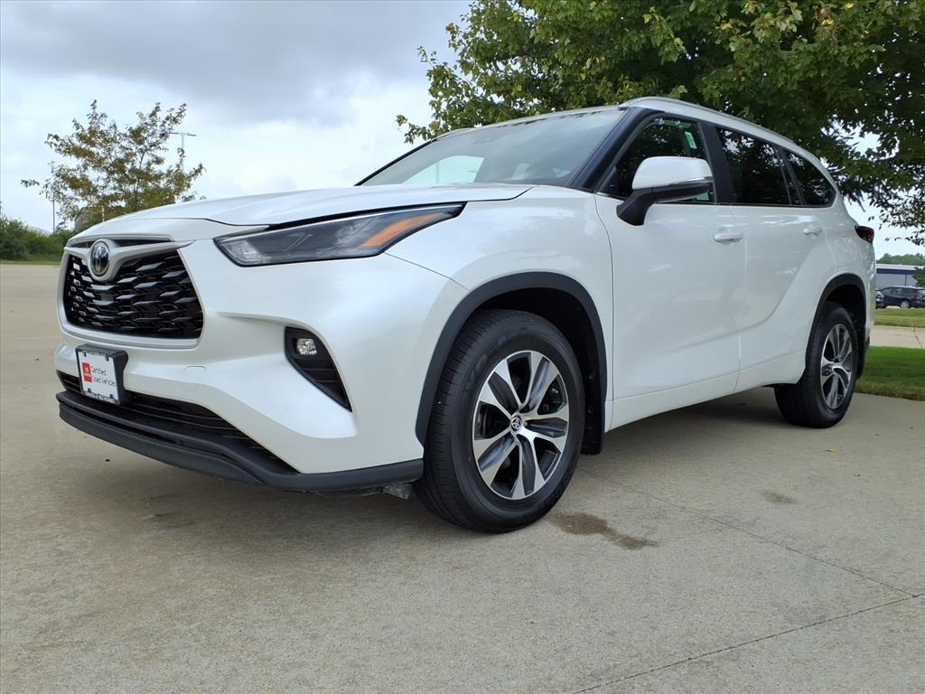 used 2023 Toyota Highlander car, priced at $37,999