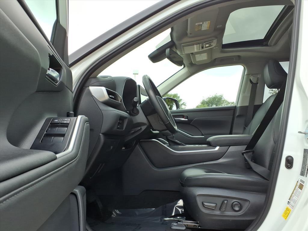 used 2023 Toyota Highlander car, priced at $37,999