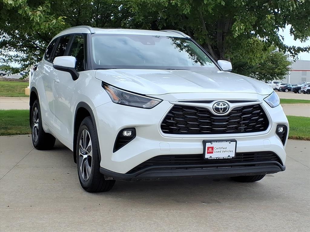 used 2023 Toyota Highlander car, priced at $37,999