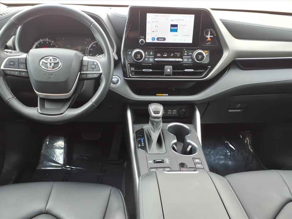 used 2023 Toyota Highlander car, priced at $37,999