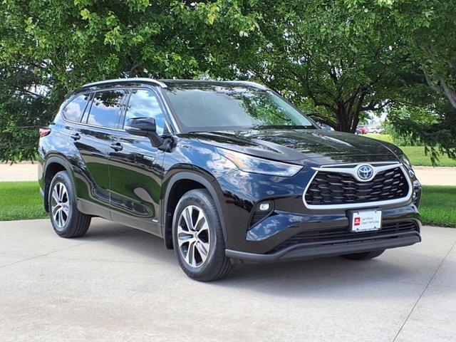 used 2021 Toyota Highlander Hybrid car, priced at $41,999