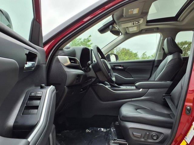 used 2022 Toyota Highlander car, priced at $41,999
