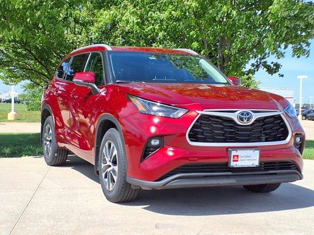 used 2022 Toyota Highlander car, priced at $41,999