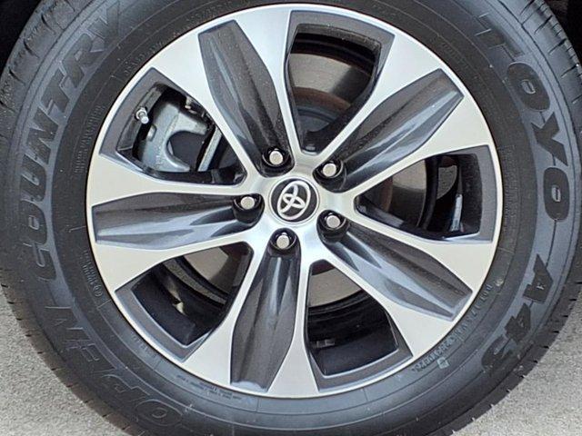 used 2022 Toyota Highlander car, priced at $41,999