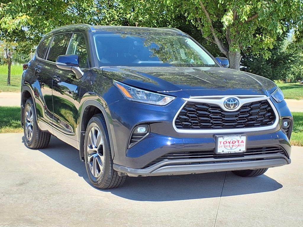 used 2020 Toyota Highlander car, priced at $33,999