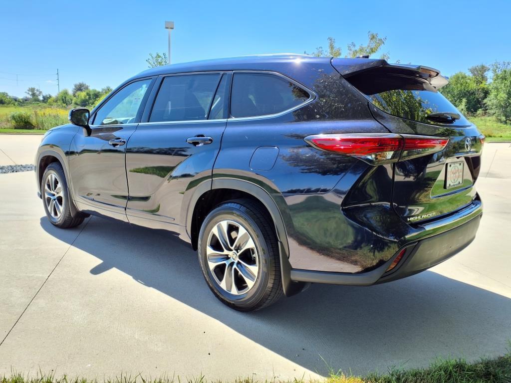 used 2020 Toyota Highlander car, priced at $33,999