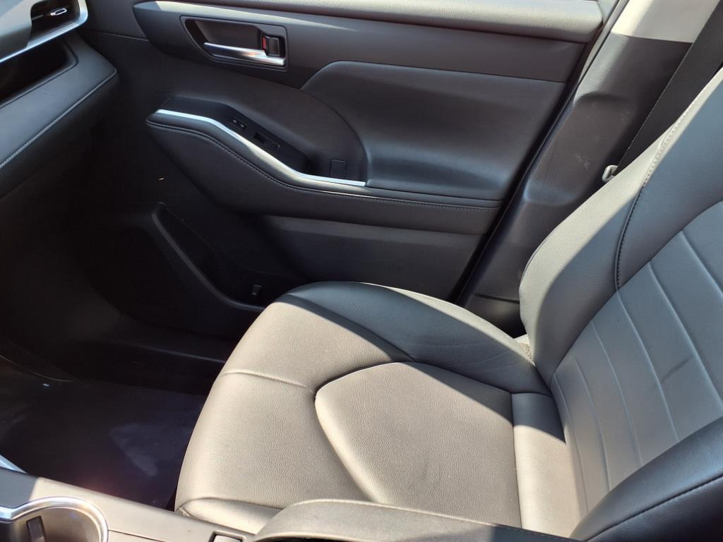 used 2020 Toyota Highlander car, priced at $33,999