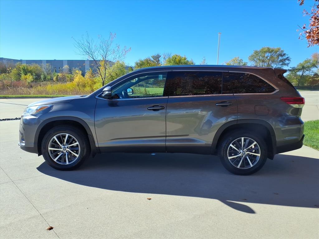 used 2019 Toyota Highlander car, priced at $24,999