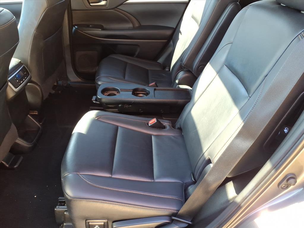 used 2019 Toyota Highlander car, priced at $24,999