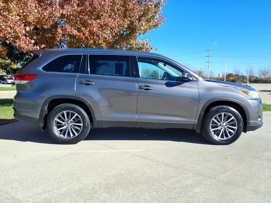used 2019 Toyota Highlander car, priced at $24,999