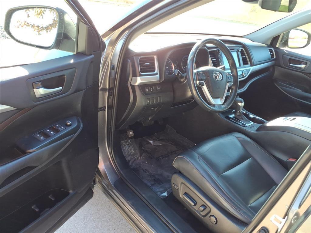 used 2019 Toyota Highlander car, priced at $24,999