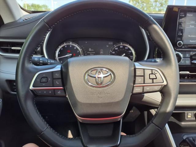 used 2022 Toyota Highlander car, priced at $39,999
