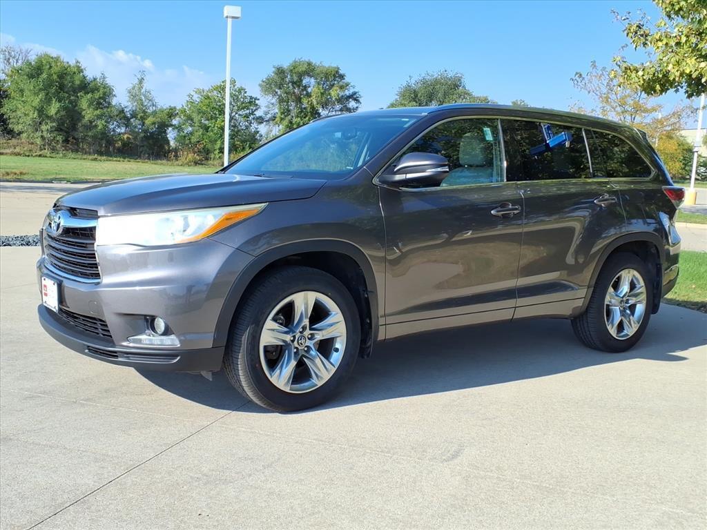 used 2016 Toyota Highlander car, priced at $22,999