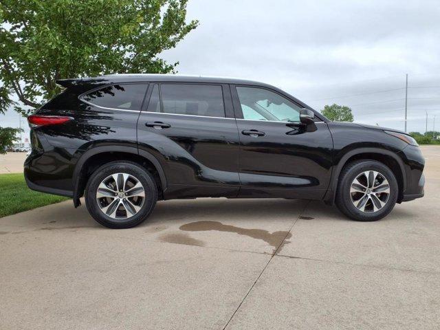 used 2021 Toyota Highlander car, priced at $34,999