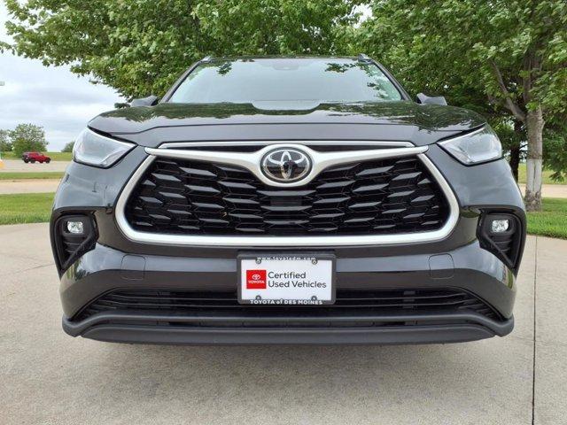 used 2021 Toyota Highlander car, priced at $34,999