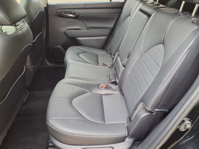 used 2021 Toyota Highlander car, priced at $34,999