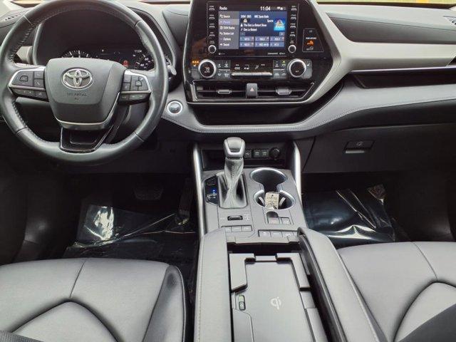 used 2021 Toyota Highlander car, priced at $34,999