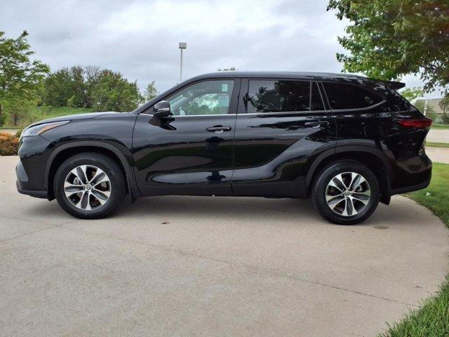 used 2021 Toyota Highlander car, priced at $34,999