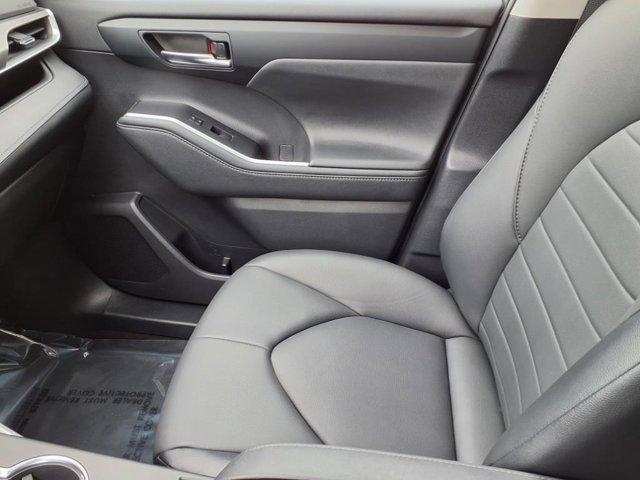 used 2021 Toyota Highlander car, priced at $34,999