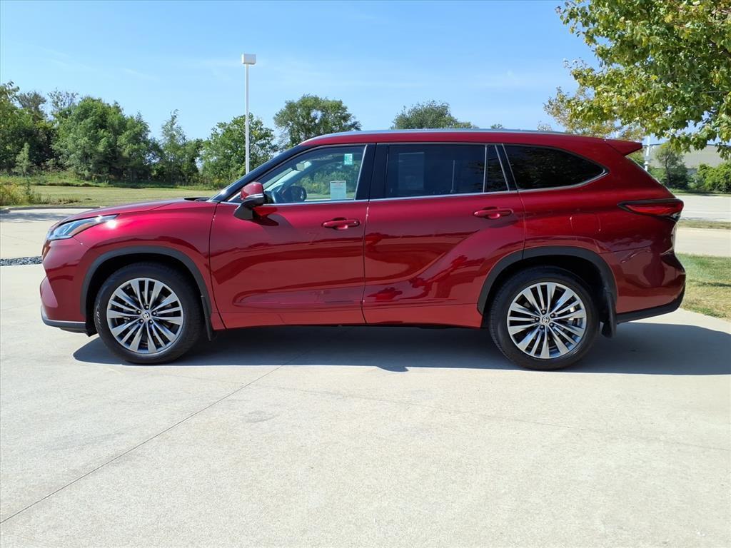 used 2021 Toyota Highlander car, priced at $37,999