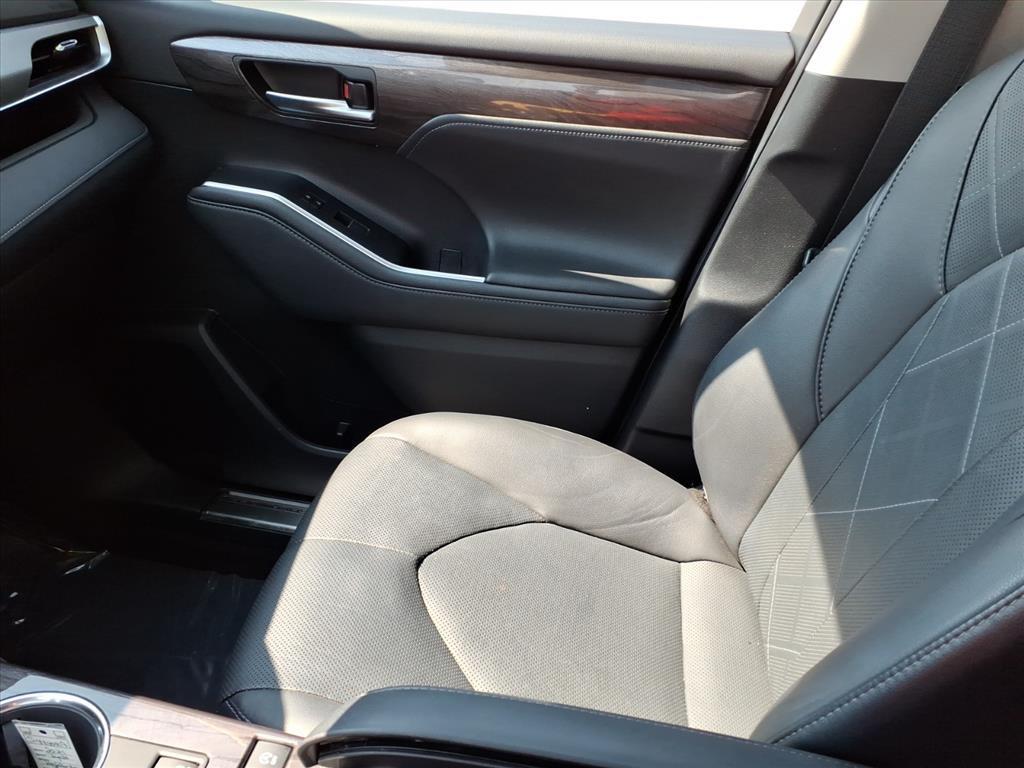 used 2021 Toyota Highlander car, priced at $37,999