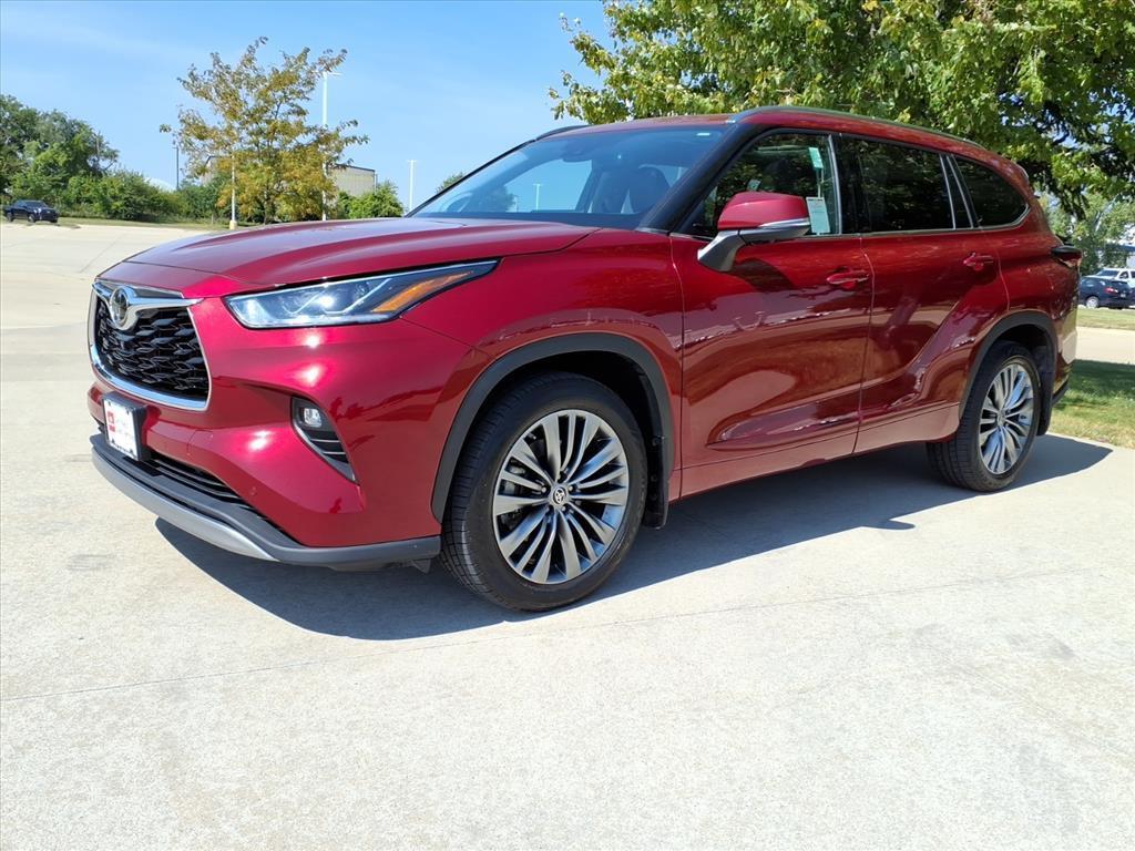 used 2021 Toyota Highlander car, priced at $37,999
