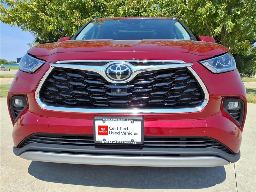 used 2021 Toyota Highlander car, priced at $37,999
