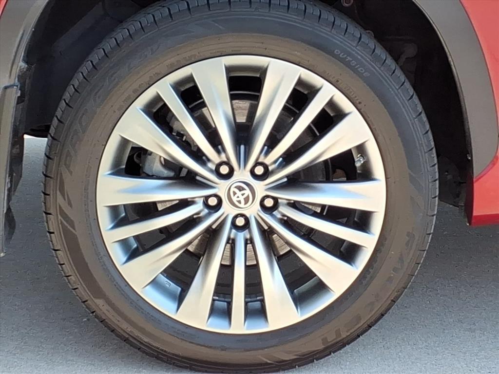 used 2021 Toyota Highlander car, priced at $37,999