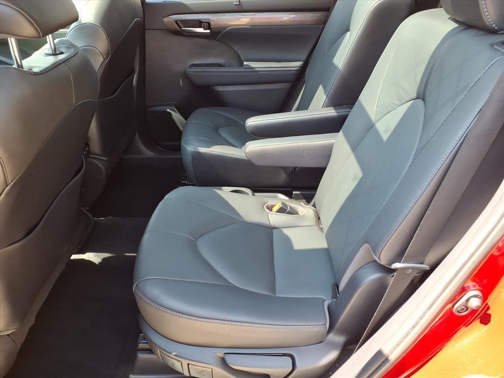 used 2021 Toyota Highlander car, priced at $37,999