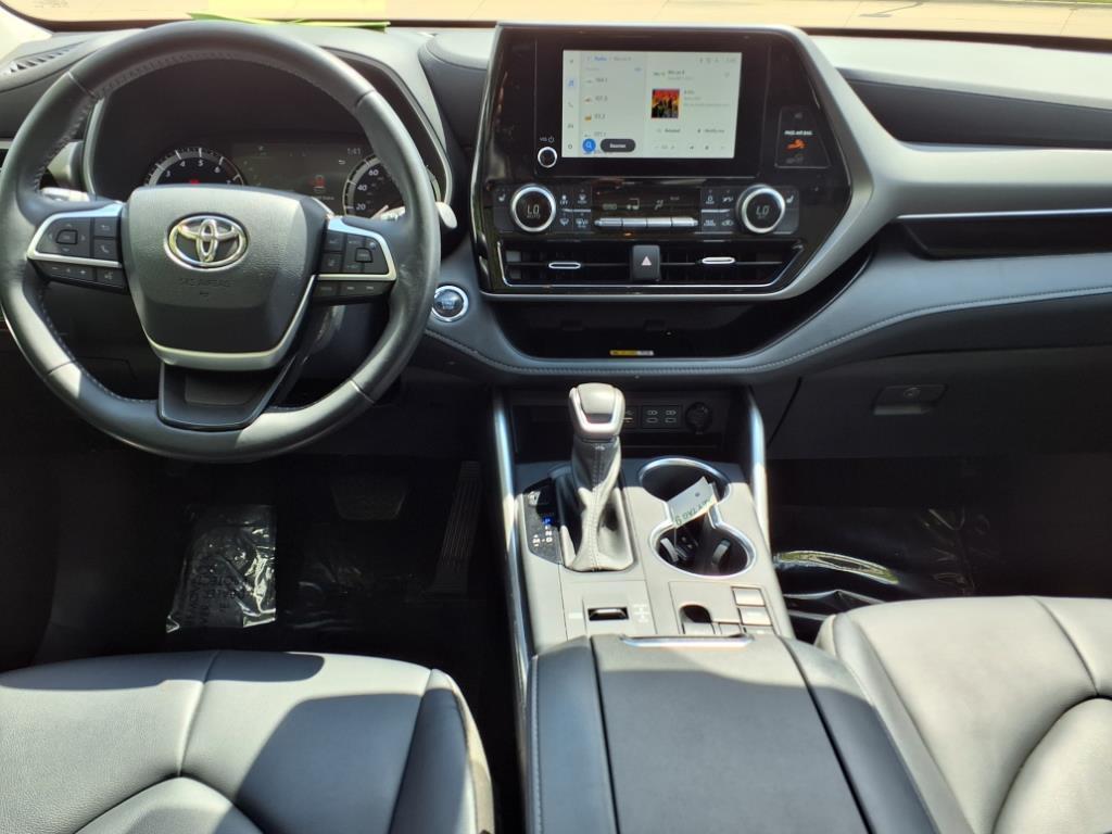 used 2023 Toyota Highlander car, priced at $35,999