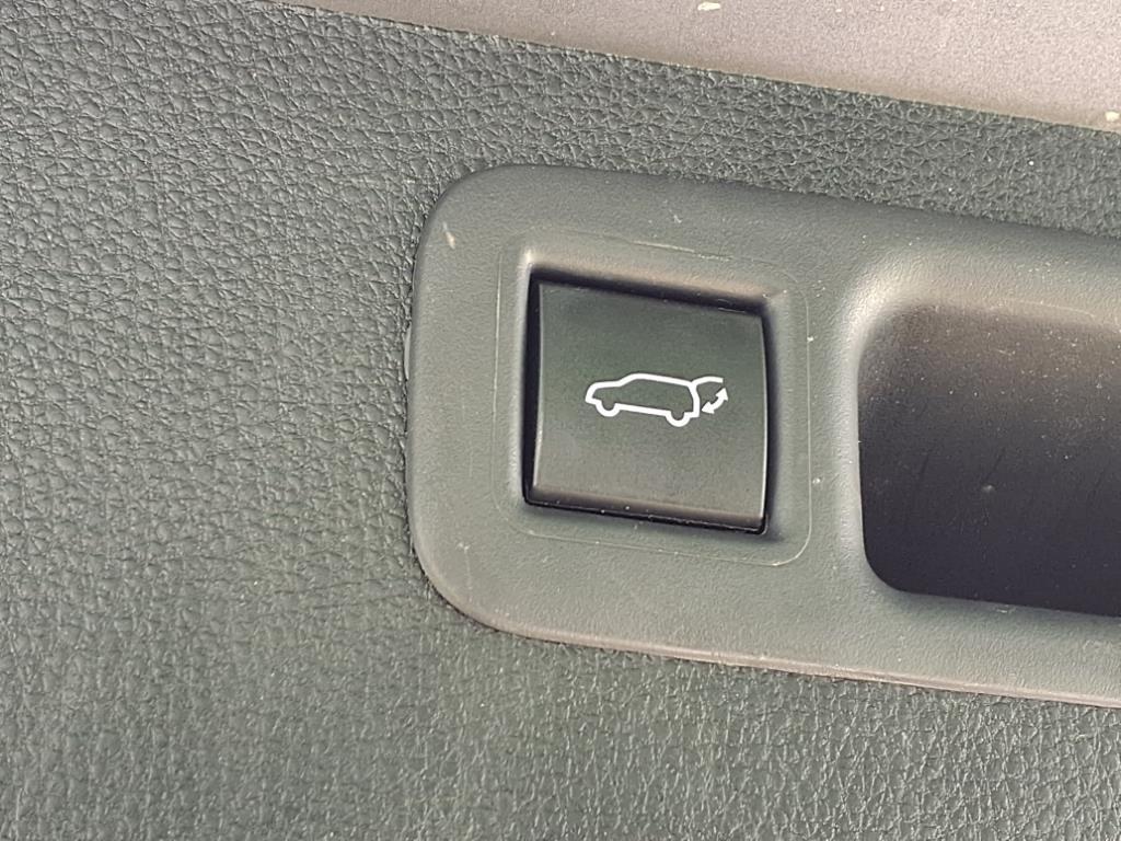 used 2023 Toyota Highlander car, priced at $35,999