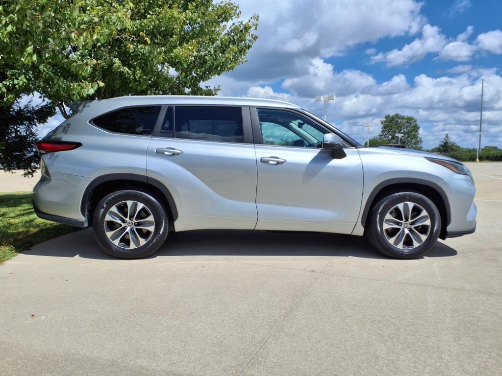 used 2023 Toyota Highlander car, priced at $35,999