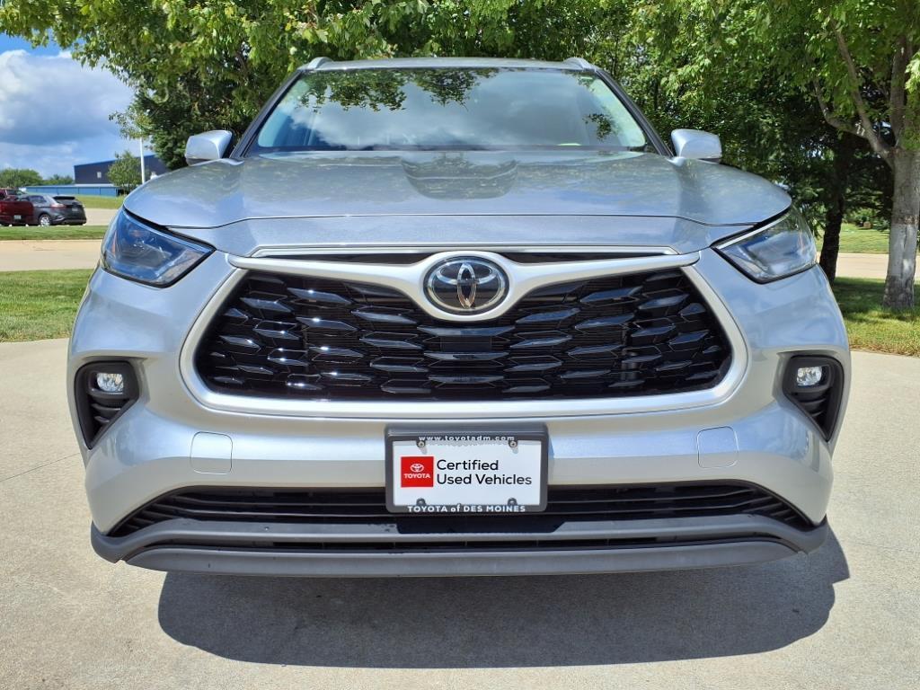 used 2023 Toyota Highlander car, priced at $35,999