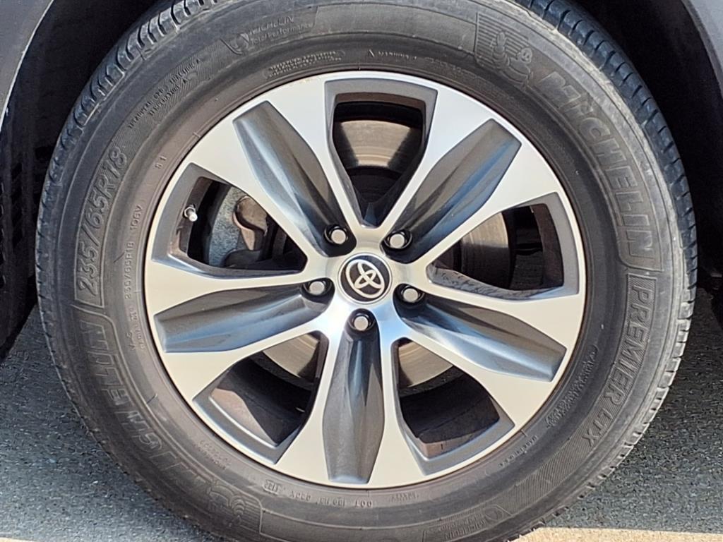 used 2023 Toyota Highlander car, priced at $35,999